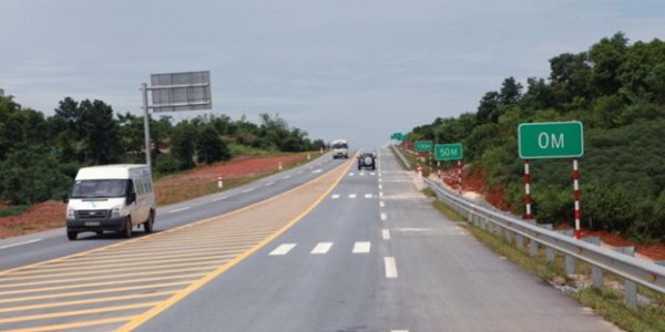 Cao tốc Nội Bài – Lào Cai là tuyến đường cao tốc dài nhất và hiện đại nhất Việt Nam, với tổng số vốn gần 1,5 tỷ USD, dài 245km