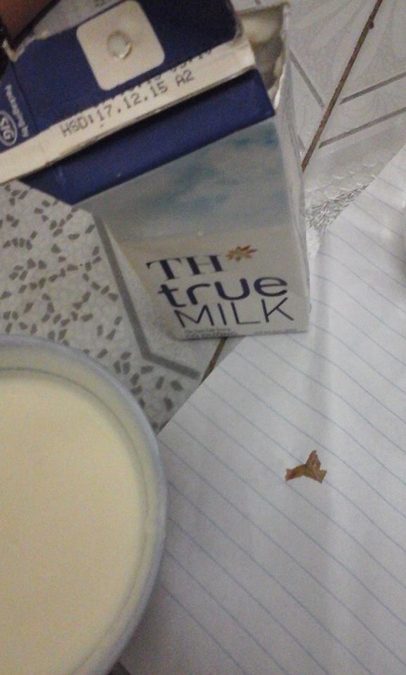 Sữa tươi TH true MILK biến chất, đóng cặn như sữa chua