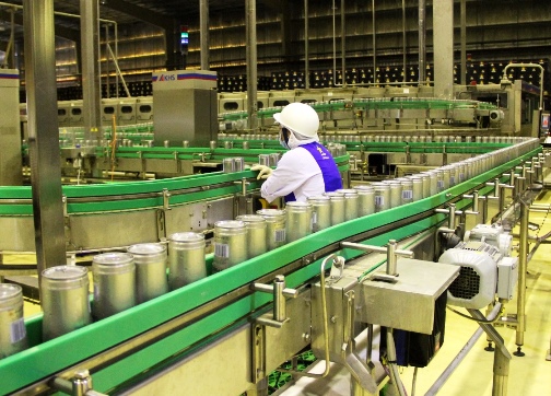 Dây chuyền sản xuất bia hiện đại của Sapporo tại Long An có đủ công nghệ để đưa ra bia không cồn. (Ảnh: Cát Trí)