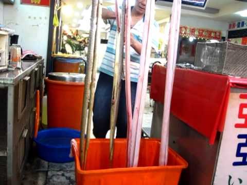 Hình ảnh rợn người trong khu chợ chuyên bán rắn độc
